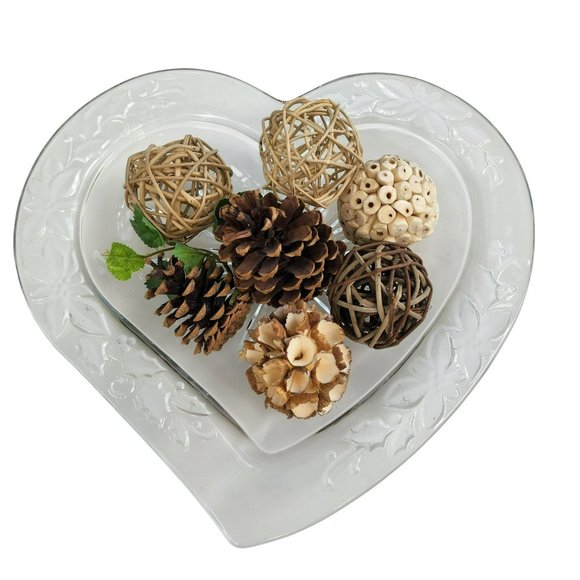 Mikasa Vintage Crystal Heart Shape Dish Frosted Raised leaves 13in - Picture 5 of 12